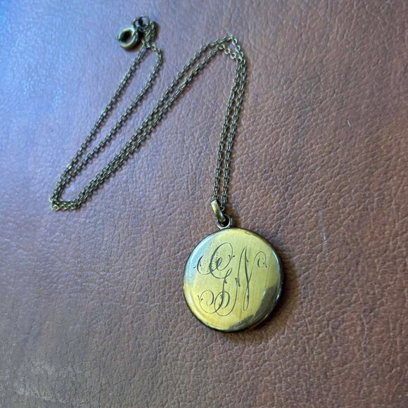 Vintage Bates and Bacon Gold Fill Locket Necklace Engraved Monogram GN Initials - Picture 3 of 10